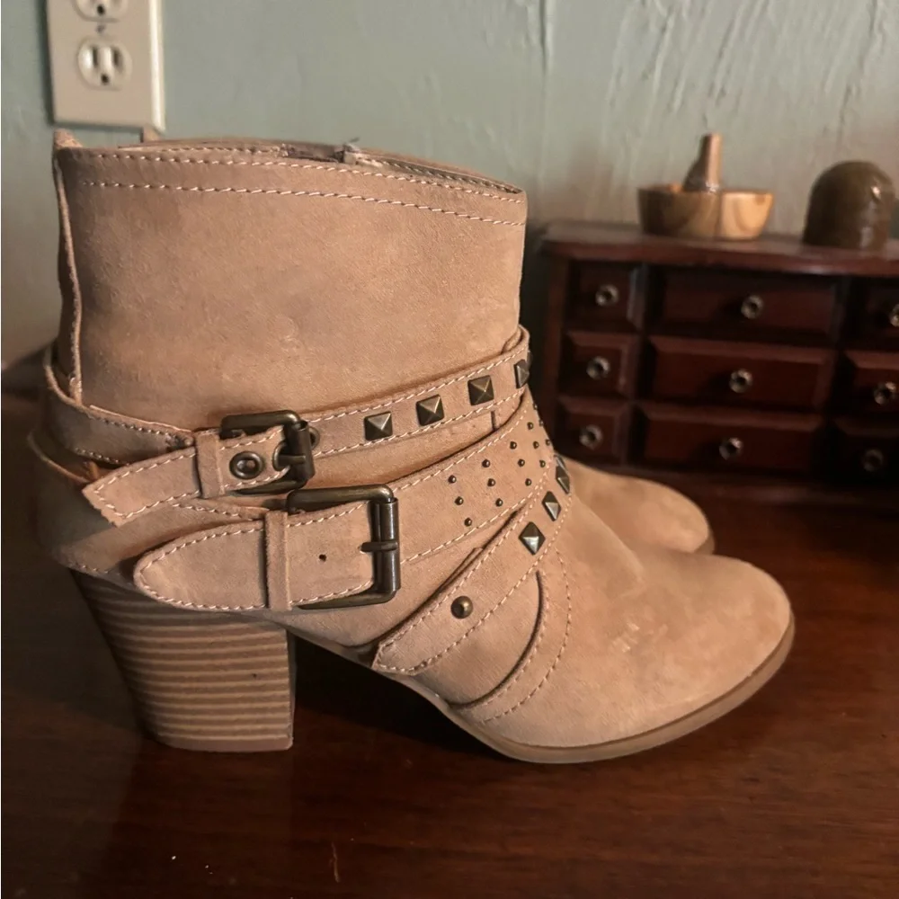 Express Tan Studded Double Buckle Ankle Booties size 7 - Picture 6 of 11